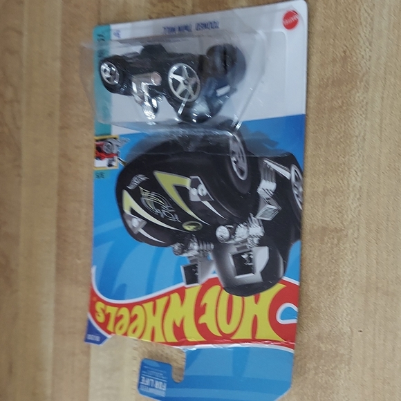 Hot Wheels Tooned Twin Mill - Picture 3 of 8